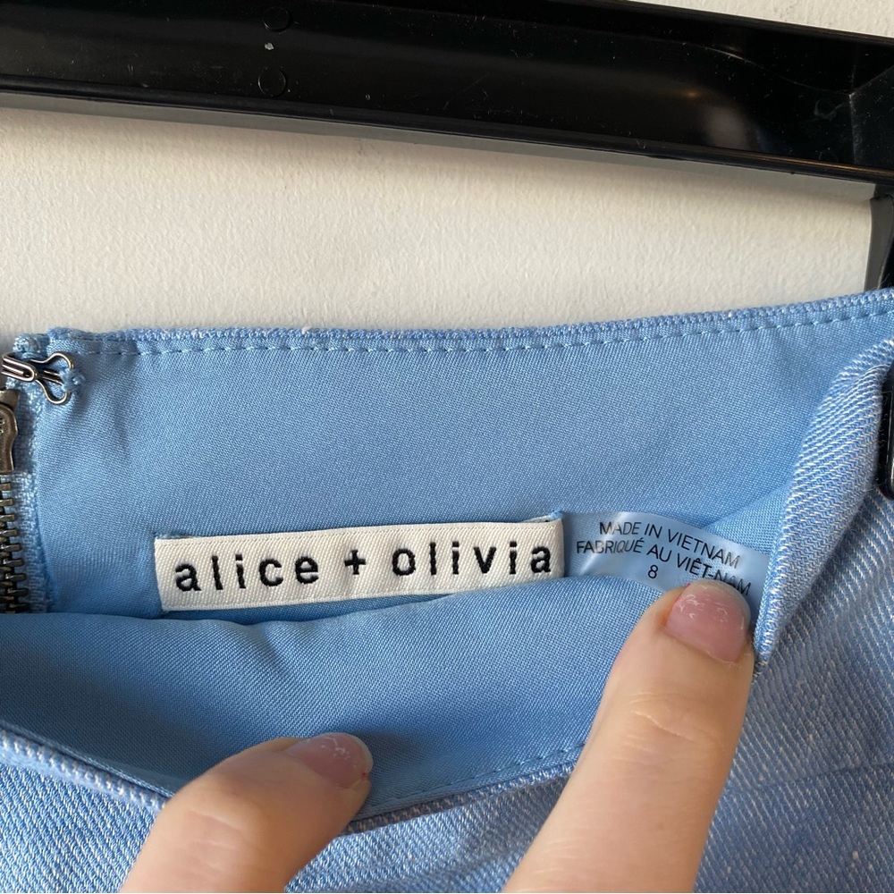 Alice + Olivia Donald High Waist Linen Blend Chambray Shorts Blue 8 - Picture 5 of 10